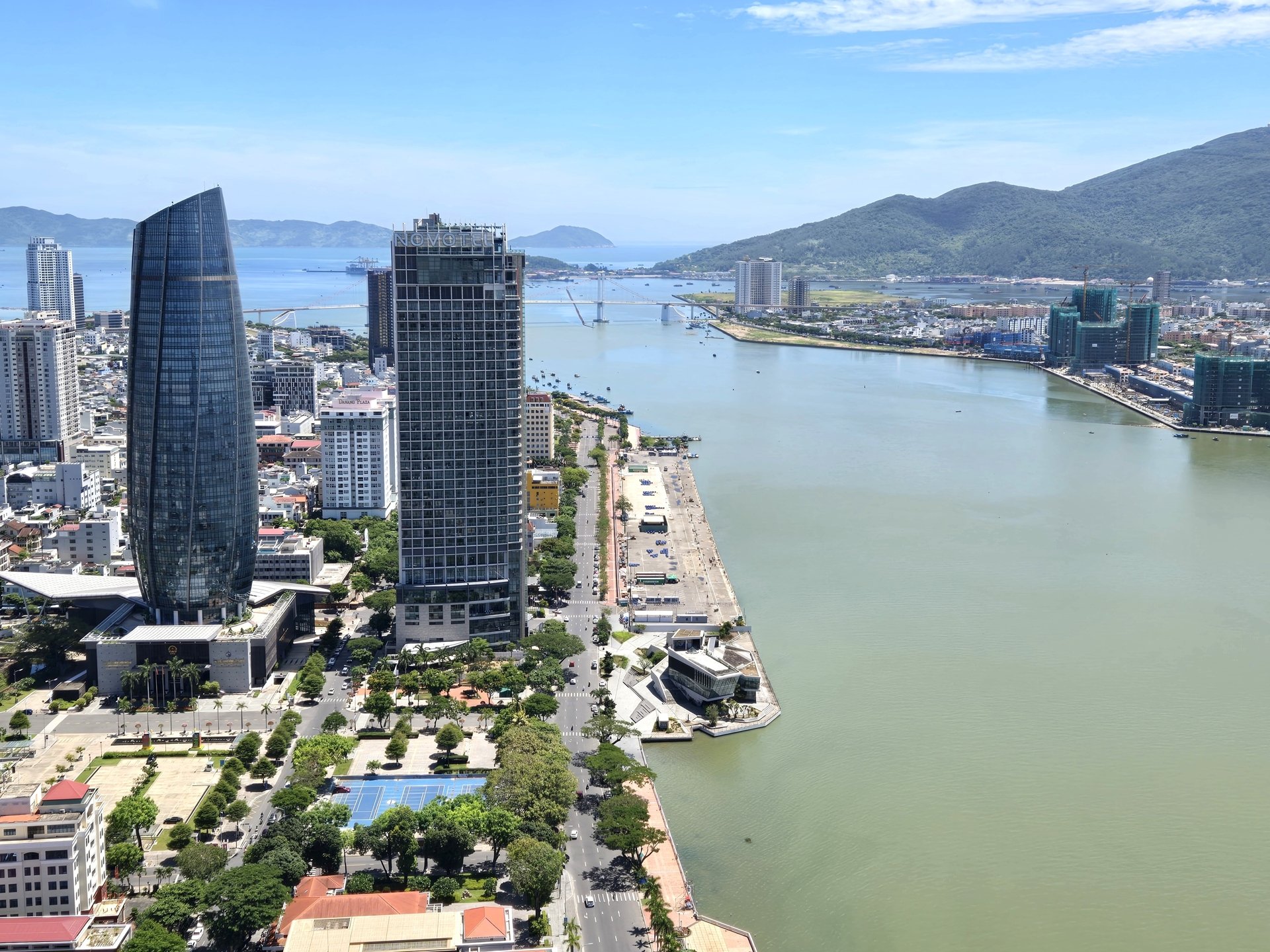 Đà Nẵng vươn tầm: Lên đời đôi bờ Sông Hàn, kiến tạo trục ven biển dài 300km - Ảnh 2 Đà Nẵng vươn tầm: Lên đời đôi bờ Sông Hàn, kiến tạo trục ven biển dài 300km - Ảnh 2
