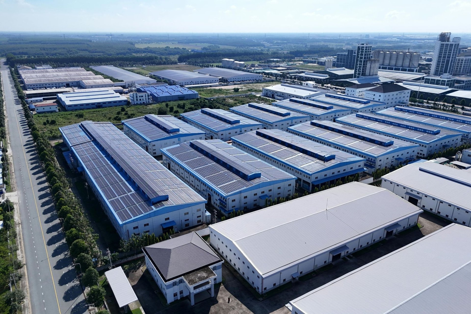 Biến số thuế quan Mỹ có thể cản đà tăng trưởng tín dụng năm 2025? - Ảnh 1 Biến số thuế quan Mỹ có thể cản đà tăng trưởng tín dụng năm 2025? - Ảnh 1