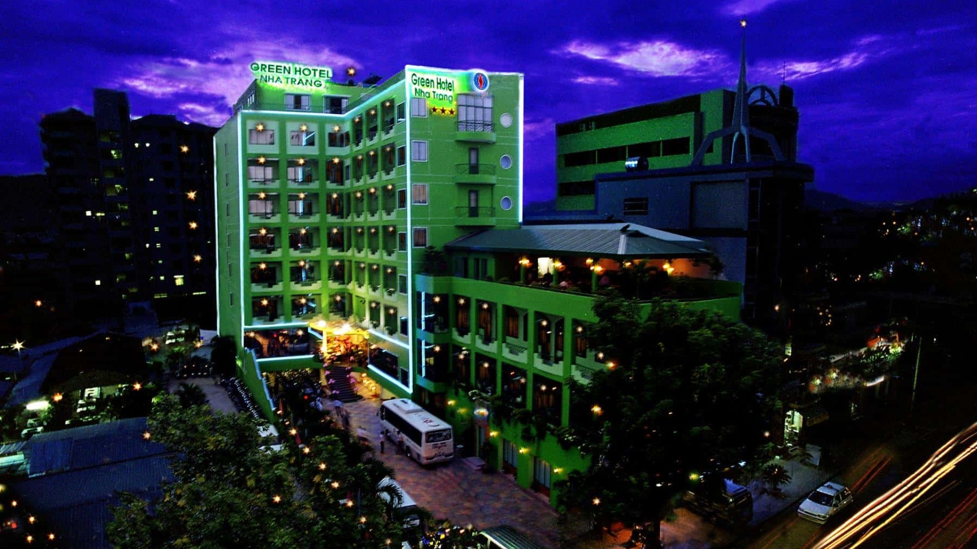VNECO 9 từng dấn thân vào lĩnh vực kinh doanh khách sạn khi đầu tư xây dựng Green Hotel Nha Trang nhưng sau đó không mấy thành công. VNECO 9 từng dấn thân vào lĩnh vực kinh doanh khách sạn khi đầu tư xây dựng Green Hotel Nha Trang nhưng sau đó không mấy thành công.