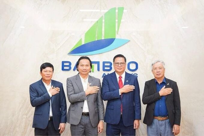 Ông Phạm Ngọc Vịnh (thứ hai từ phải sang), tân Chủ tịch HĐQT Bamboo Airways. Ông Phạm Ngọc Vịnh (thứ hai từ phải sang), tân Chủ tịch HĐQT Bamboo Airways.