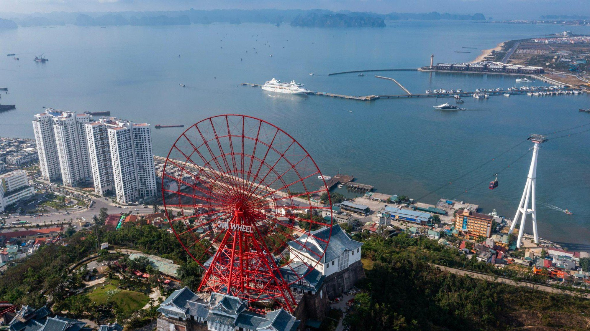 Cảng tàu khách quốc tế và tổ hợp Sun World Hạ Long nằm trong quần thể Sun Elite City. Ảnh: AD Cảng tàu khách quốc tế và tổ hợp Sun World Hạ Long nằm trong quần thể Sun Elite City. Ảnh: AD