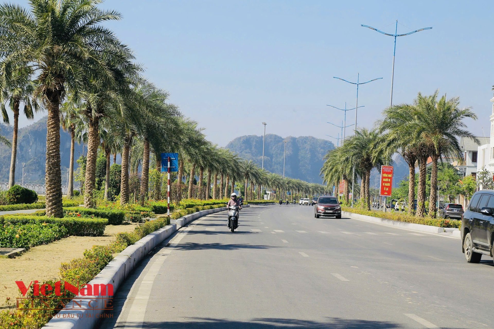 Khảo sát tuyến đường có giá bất động sản đắt nhất Quảng Ninh - Ảnh 3 Khảo sát tuyến đường có giá bất động sản đắt nhất Quảng Ninh - Ảnh 3