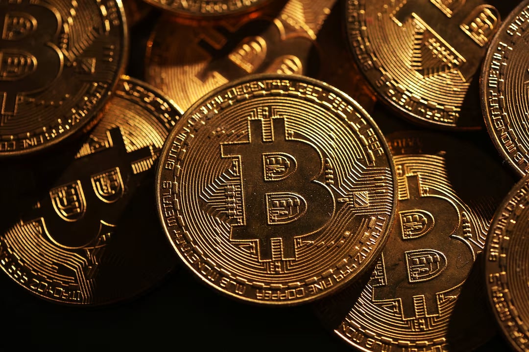 Giá của đồng tiền mã hóa lớn nhất thế giới Bitcoin tính theo vốn hóa thị trường đã có lúc vượt qua 121.249,90 USD. Ảnh: REUTERS Giá của đồng tiền mã hóa lớn nhất thế giới Bitcoin tính theo vốn hóa thị trường đã có lúc vượt qua 121.249,90 USD. Ảnh: REUTERS 