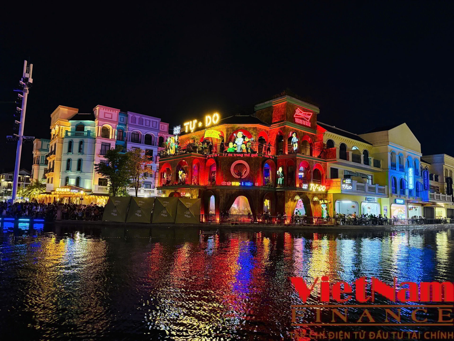 Phố đêm rực sáng tại Khu đô thị Ocean Park ở Hưng Yên - Ảnh 1 Phố đêm rực sáng tại Khu đô thị Ocean Park ở Hưng Yên - Ảnh 1