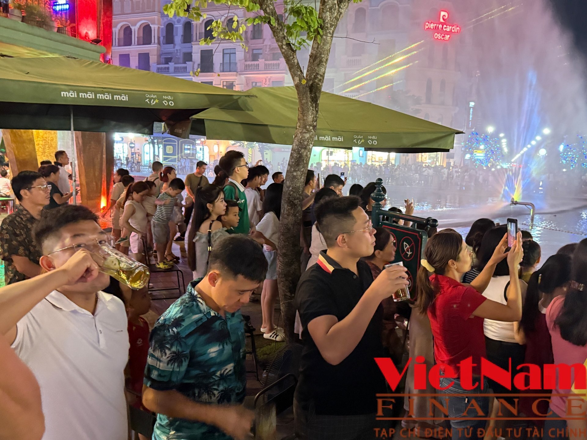Phố đêm rực sáng tại Khu đô thị Ocean Park ở Hưng Yên - Ảnh 12 Phố đêm rực sáng tại Khu đô thị Ocean Park ở Hưng Yên - Ảnh 12