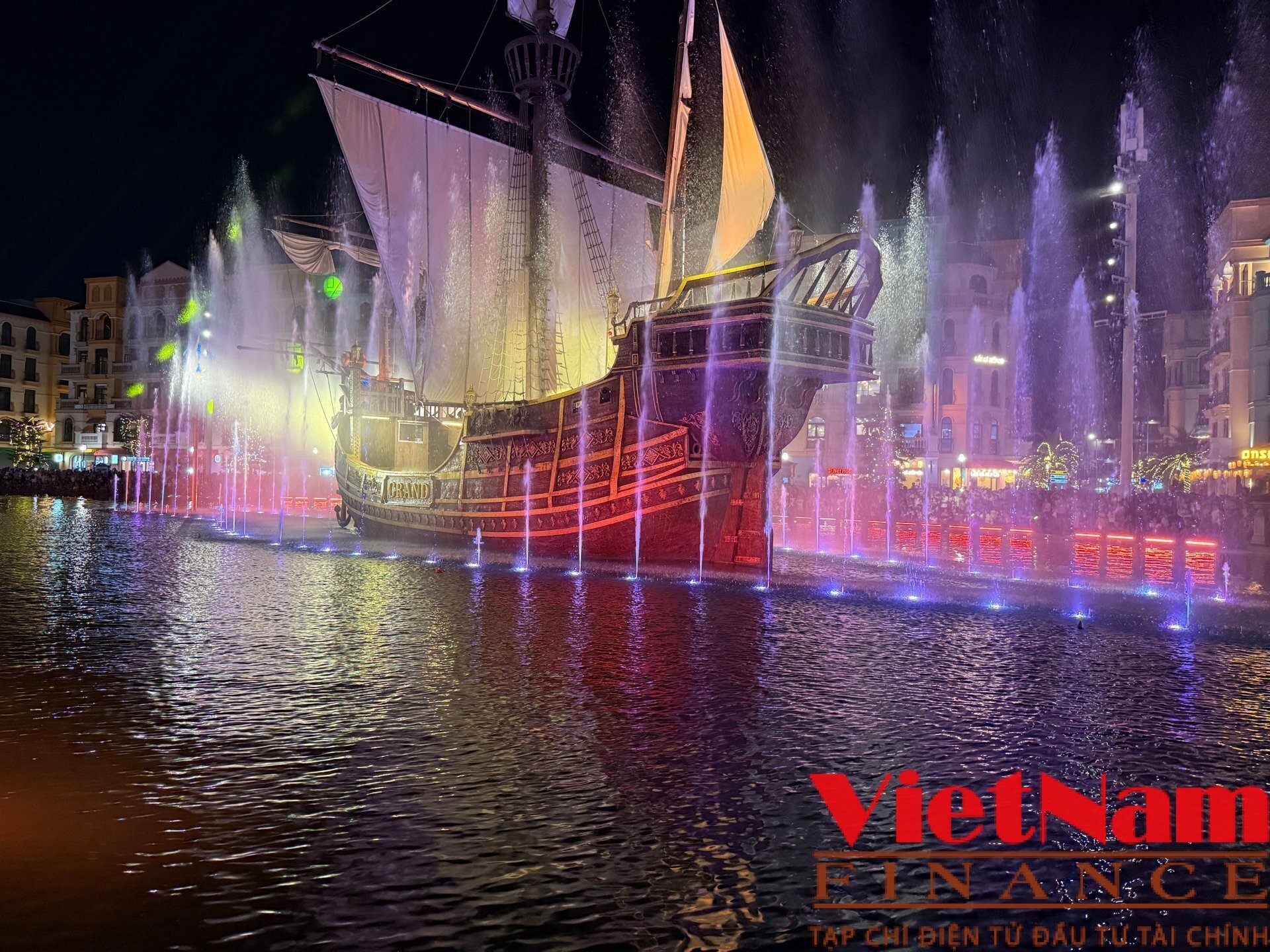 Phố đêm rực sáng tại Khu đô thị Ocean Park ở Hưng Yên - Ảnh 3 Phố đêm rực sáng tại Khu đô thị Ocean Park ở Hưng Yên - Ảnh 3