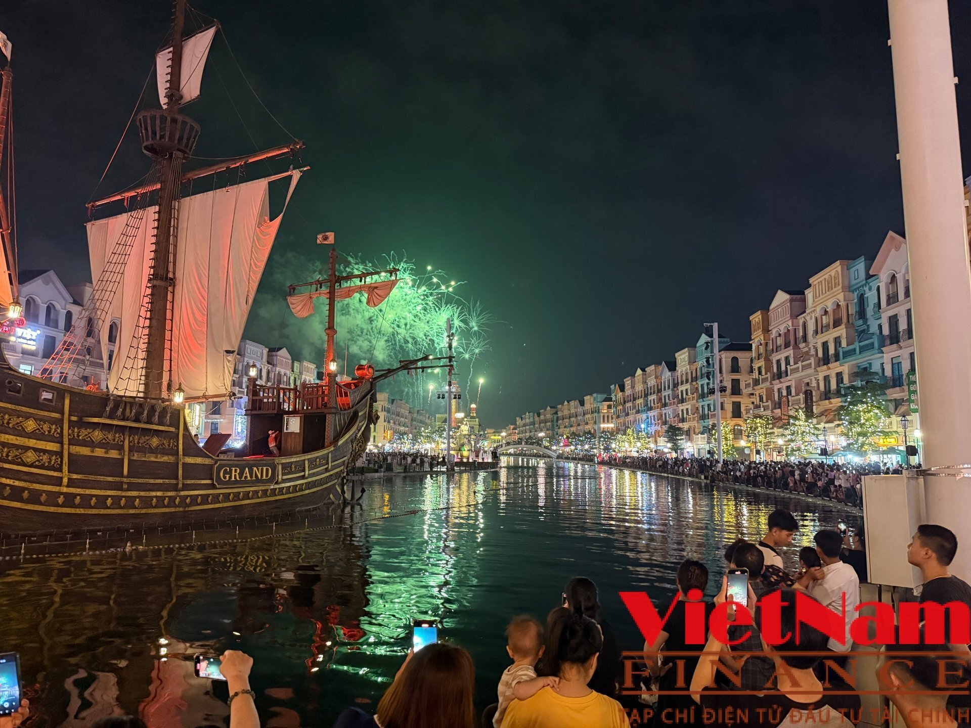 Phố đêm rực sáng tại Khu đô thị Ocean Park ở Hưng Yên - Ảnh 13 Phố đêm rực sáng tại Khu đô thị Ocean Park ở Hưng Yên - Ảnh 13