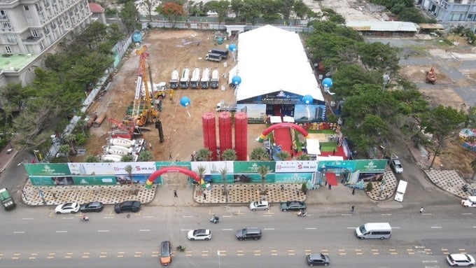 Tập đoàn Năm Sao vừa khởi công dự án hơn 10.000 tỷ đồng bất chấp việc nợ tiền BHXH kéo dài. Tập đoàn Năm Sao vừa khởi công dự án hơn 10.000 tỷ đồng bất chấp việc nợ tiền BHXH kéo dài.