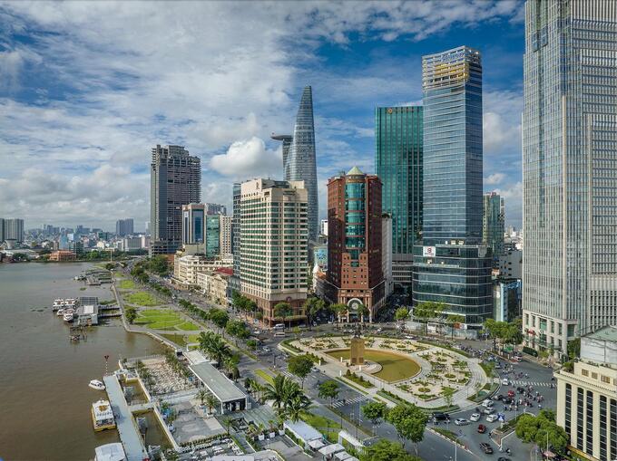 Bất động sản nửa cuối 2025: Phục hồi mạnh, giá cao gây áp lực, dòng tiền dồn về vùng ven? - Ảnh 1 Bất động sản nửa cuối 2025: Phục hồi mạnh, giá cao gây áp lực, dòng tiền dồn về vùng ven? - Ảnh 1