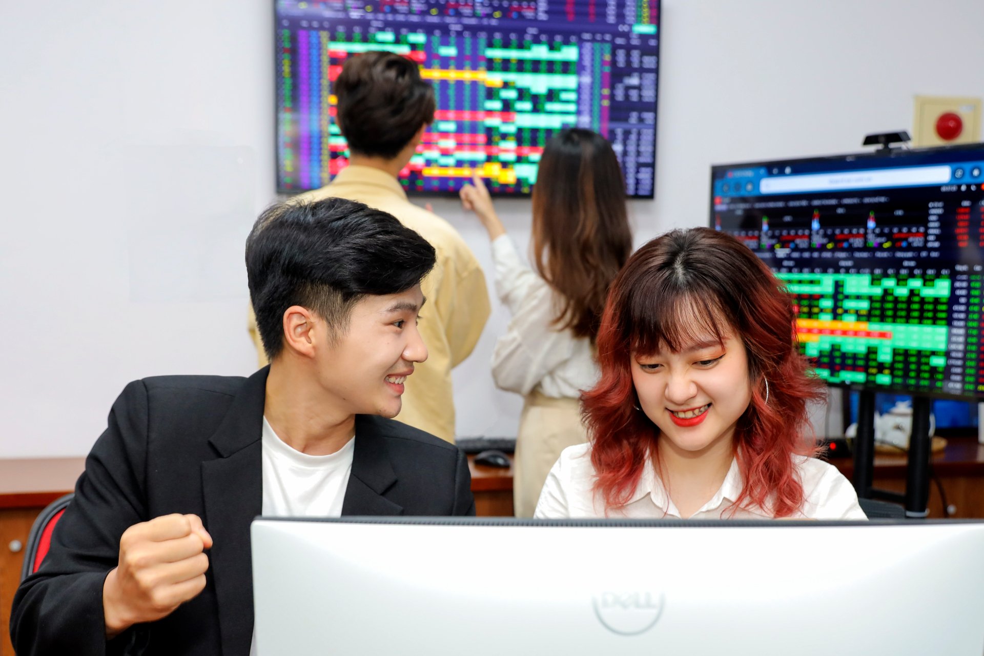 VN-Index 'tăng vội' gần 15 điểm sau phiên điều chỉnh - Ảnh 1 VN-Index 'tăng vội' gần 15 điểm sau phiên điều chỉnh - Ảnh 1
