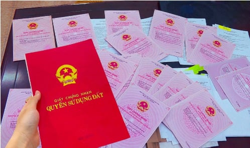 Theo quy định mới, sổ đỏ bị sai thông tin người dân cần làm thủ tục gì?. Theo quy định mới, sổ đỏ bị sai thông tin người dân cần làm thủ tục gì?.