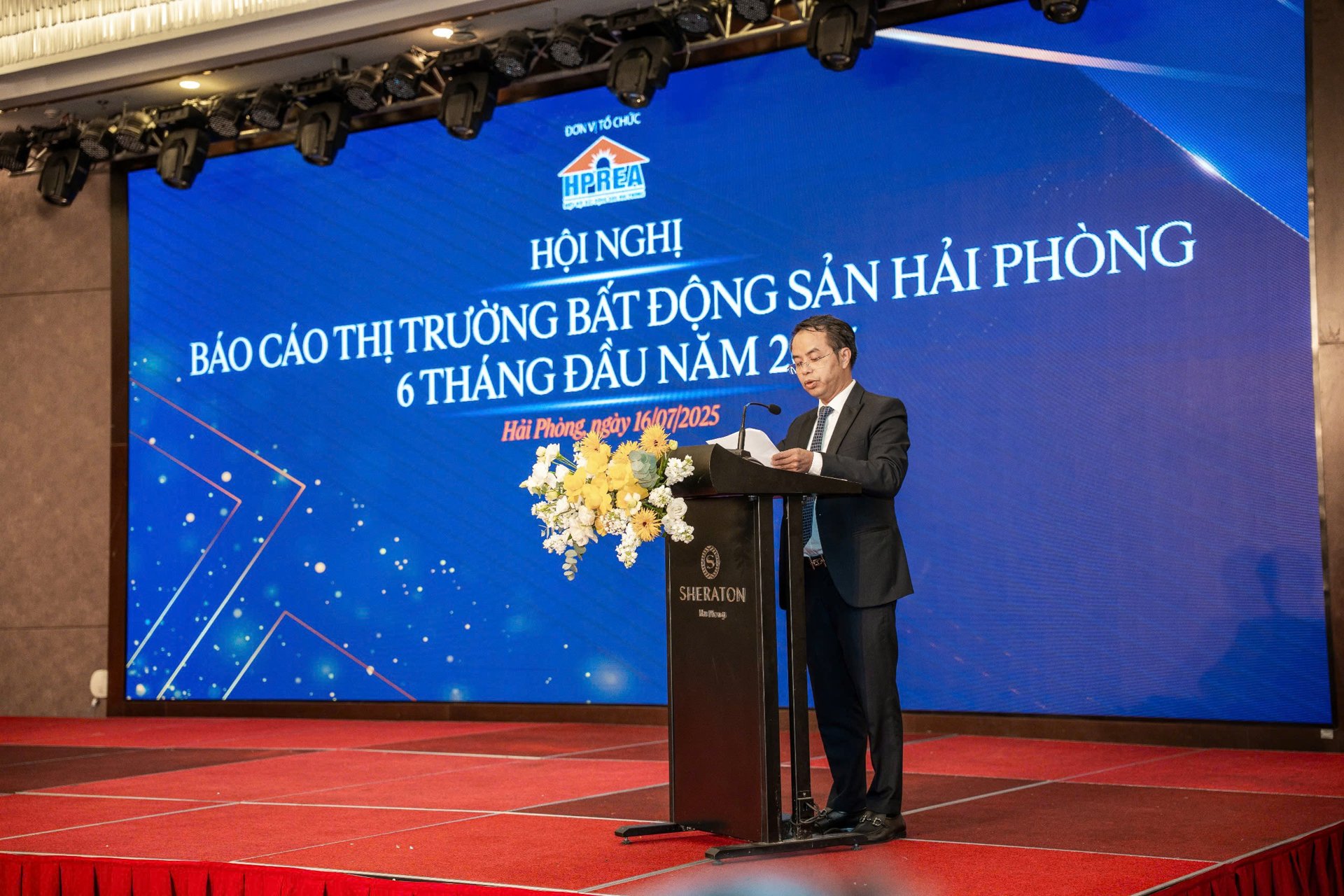 Chủ tịch Hiệp hội Bất động sản Hải Phòng (HPREA), Nguyễn Quang Văn phát biểu khai mạc. Chủ tịch Hiệp hội Bất động sản Hải Phòng (HPREA), Nguyễn Quang Văn phát biểu khai mạc.