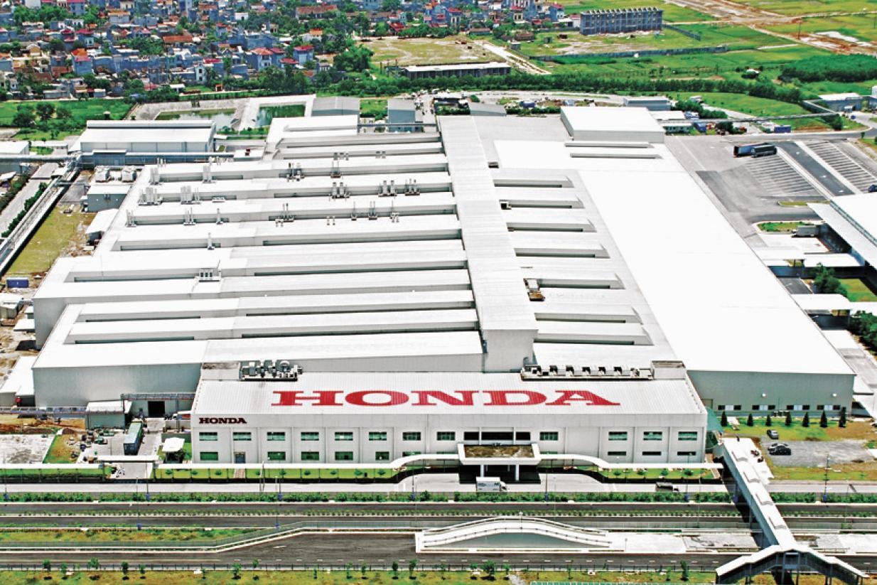 Được thành lập vào năm 1996, công ty Honda Việt Nam là công ty liên doanh giữa 3 đơn vị: Công ty Honda Motor (Nhật Bản), Công ty Asian Honda Motor (Thái Lan), Tổng công ty Máy Động Lực và Máy Nông nghiệp Việt Nam với 2 ngành sản phẩm chính: xe máy và xe ô tô. Được thành lập vào năm 1996, công ty Honda Việt Nam là công ty liên doanh giữa 3 đơn vị: Công ty Honda Motor (Nhật Bản), Công ty Asian Honda Motor (Thái Lan), Tổng công ty Máy Động Lực và Máy Nông nghiệp Việt Nam với 2 ngành sản phẩm chính: xe máy và xe ô tô. 