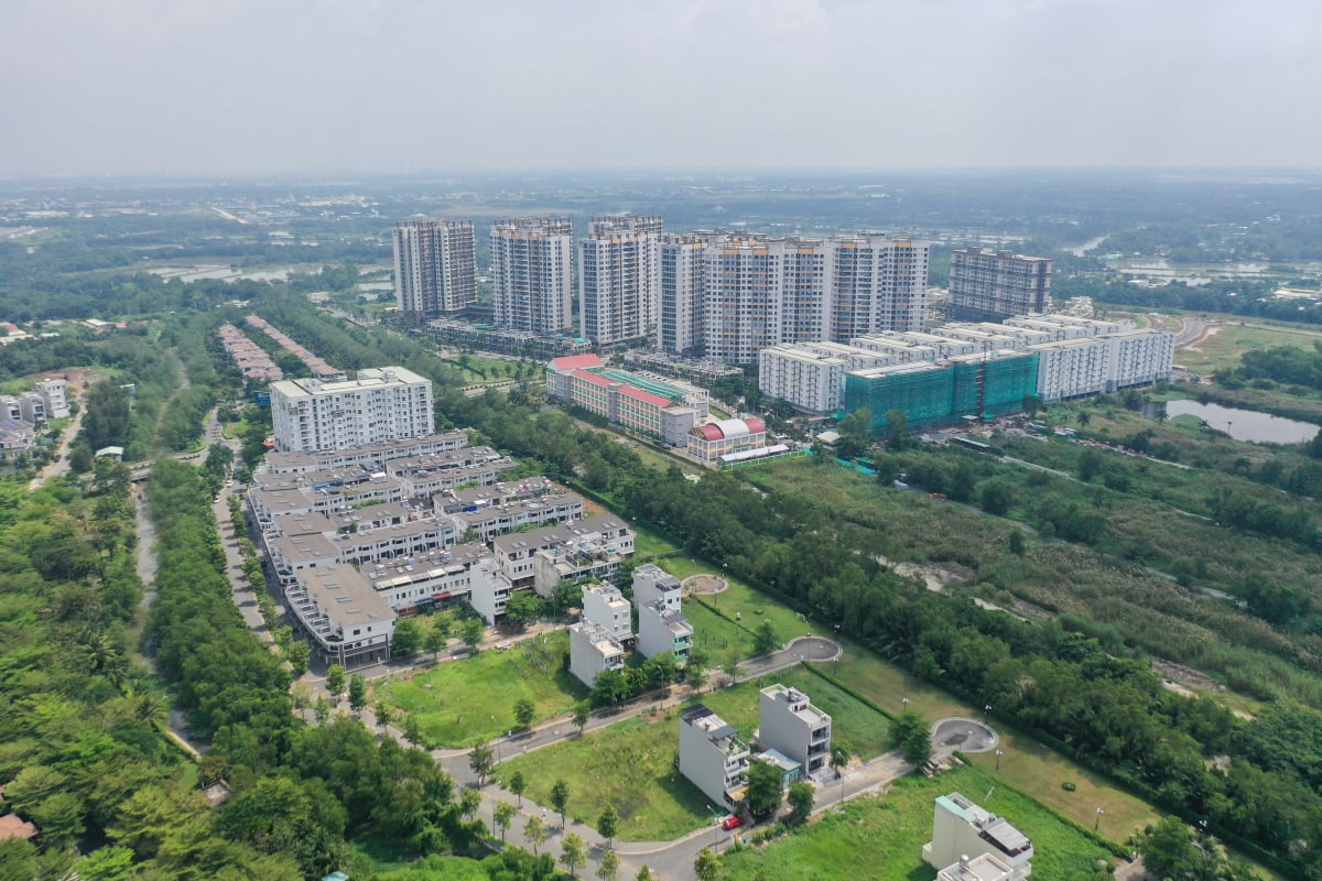 HoREA nhận định, khung tỷ lệ 0,25-3% theo Nghị định 103 hiện nay khiến nhiều địa phương e dè, không dám áp dụng mức thấp dưới 1,5%. HoREA nhận định, khung tỷ lệ 0,25-3% theo Nghị định 103 hiện nay khiến nhiều địa phương e dè, không dám áp dụng mức thấp dưới 1,5%.