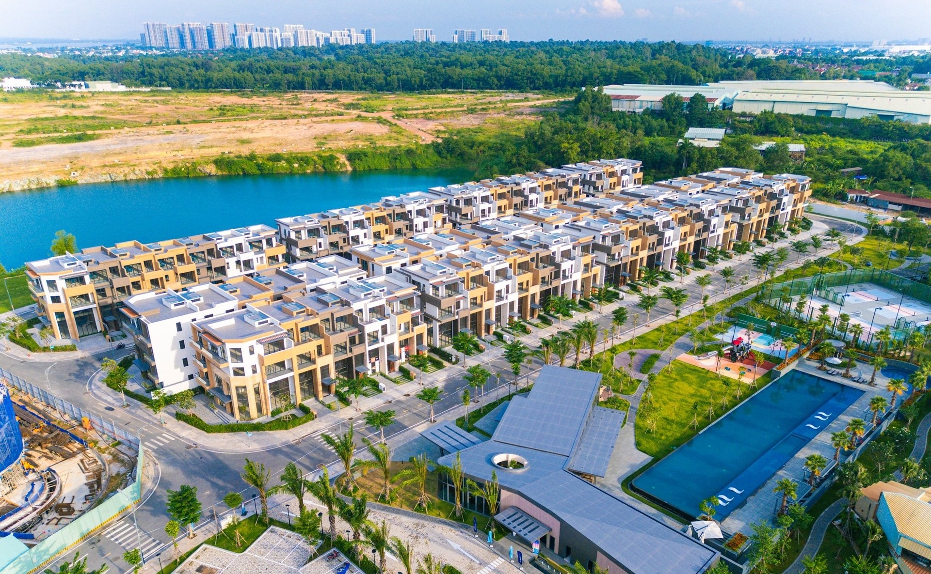 Thu ngân sách từ tiền sử dụng đất tăng vọt: Lợi thì có lợi, nhưng… - Ảnh 1 Thu ngân sách từ tiền sử dụng đất tăng vọt: Lợi thì có lợi, nhưng… - Ảnh 1