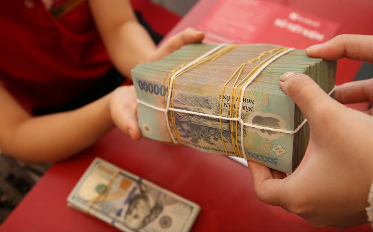 Lãi suất tiết kiệm rục rịch tăng, ngân hàng đua hút tiền gửi - Ảnh 2 Lãi suất tiết kiệm rục rịch tăng, ngân hàng đua hút tiền gửi - Ảnh 2