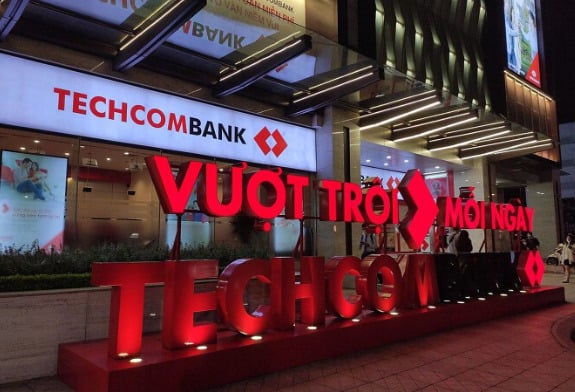 Techcombank lãi 7.900 tỷ đồng quý 2, cao nhất trong lịch sử. Techcombank lãi 7.900 tỷ đồng quý 2, cao nhất trong lịch sử.