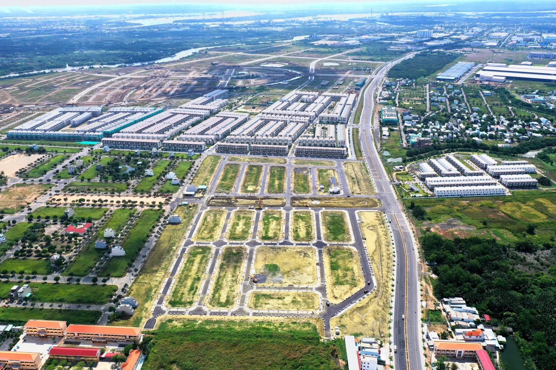 Đánh thuế chuyển nhượng bất động sản: ‘Cần thiết kế lại biểu thuế để chống sốc’ - Ảnh 2 Đánh thuế chuyển nhượng bất động sản: ‘Cần thiết kế lại biểu thuế để chống sốc’ - Ảnh 2