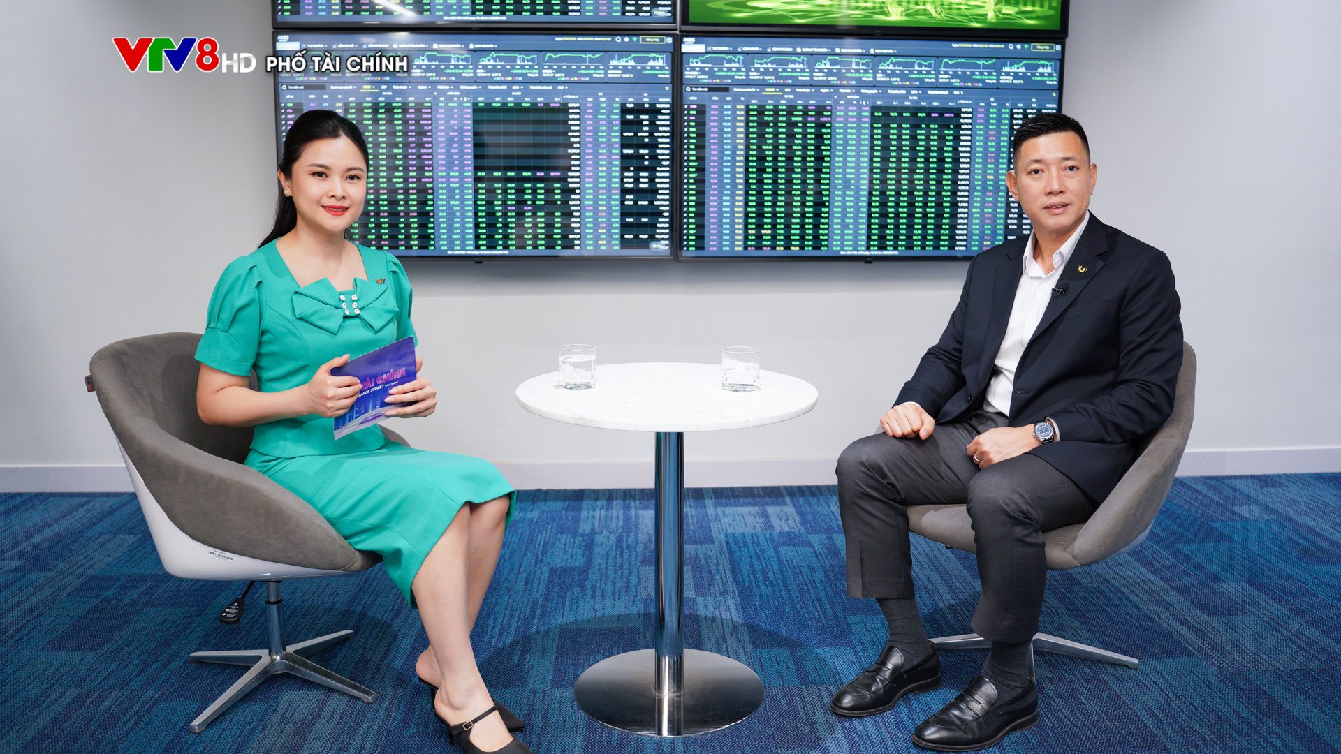 Ông Nguyễn Đức Hoàn, Tổng giám đốc Công ty TNHH Chứng khoán ACB (ACBS) tại Talkshow Phố Tài chính Ông Nguyễn Đức Hoàn, Tổng giám đốc Công ty TNHH Chứng khoán ACB (ACBS) tại Talkshow Phố Tài chính 