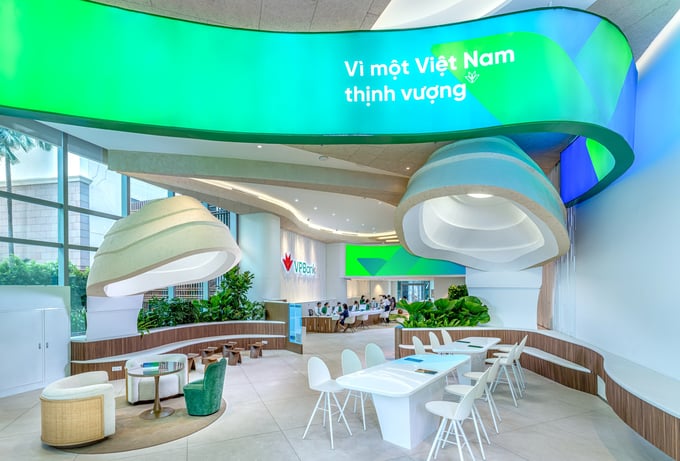 Hành trình đến tổng tài sản 1,1 triệu tỷ đồng của ngân hàng tư nhân lớn nhất Việt Nam - Ảnh 2 Hành trình đến tổng tài sản 1,1 triệu tỷ đồng của ngân hàng tư nhân lớn nhất Việt Nam - Ảnh 2