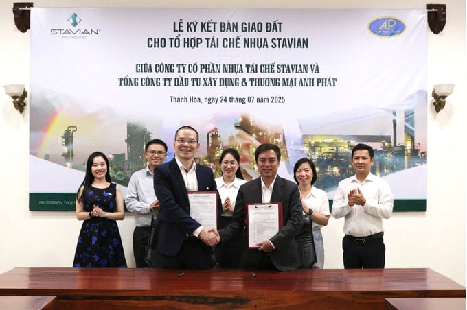 Lễ Ký kết Biên bản bàn giao đất cho Tổ hợp Tái chế Nhựa Stavian giữa Công ty Cổ phần Nhựa tái chế Stavian và Tổng Công ty Đầu tư Xây dựng & Thương mại Anh Phát Lễ Ký kết Biên bản bàn giao đất cho Tổ hợp Tái chế Nhựa Stavian giữa Công ty Cổ phần Nhựa tái chế Stavian và Tổng Công ty Đầu tư Xây dựng & Thương mại Anh Phát