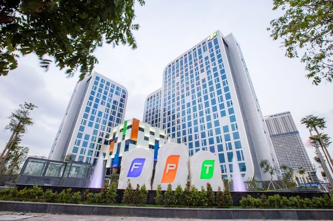 6 tháng đầu năm 2025, FPT thắng thầu 12 dự án với quy mô hơn 10 triệu USD/dự án 6 tháng đầu năm 2025, FPT thắng thầu 12 dự án với quy mô hơn 10 triệu USD/dự án