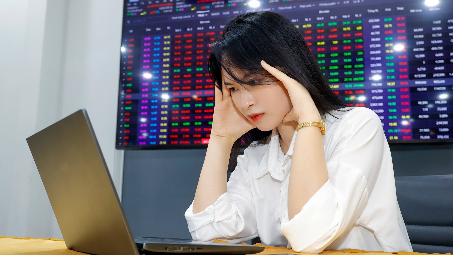 Thị trường chứng khoán sáng 29/7 chịu áp lực chốt lời mạnh Thị trường chứng khoán sáng 29/7 chịu áp lực chốt lời mạnh