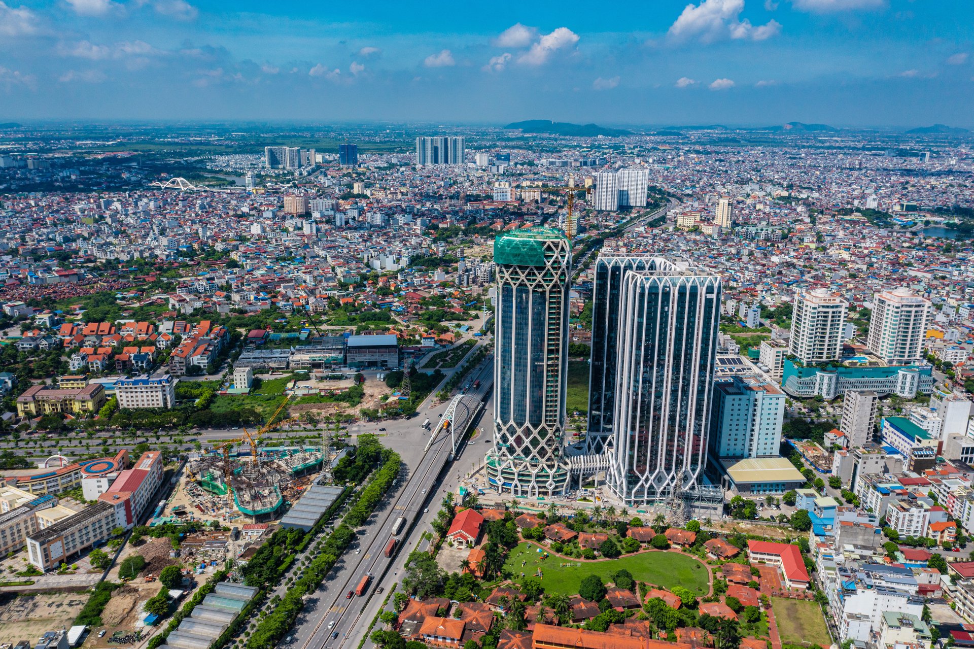 Nút giao Lê Hồng Phong và Nguyễn Bỉnh Khiêm thành phố Hải Phòng (ảnh: Toàn Trần). Nút giao Lê Hồng Phong và Nguyễn Bỉnh Khiêm thành phố Hải Phòng (ảnh: Toàn Trần).