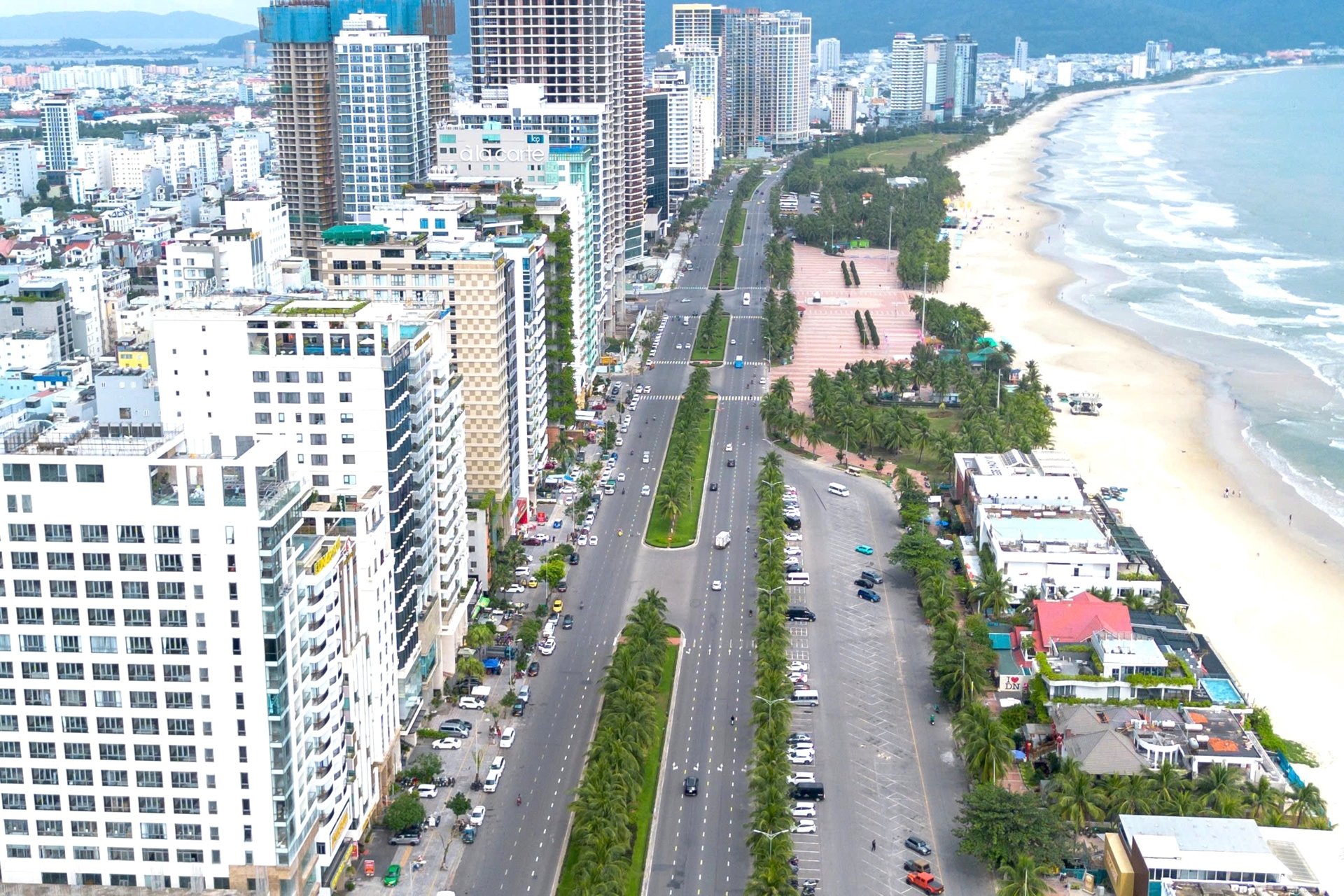 Khu vực ven biển Đà Nẵng ghi nhận đà tăng trưởng cả về giá và thanh khoản. Khu vực ven biển Đà Nẵng ghi nhận đà tăng trưởng cả về giá và thanh khoản.