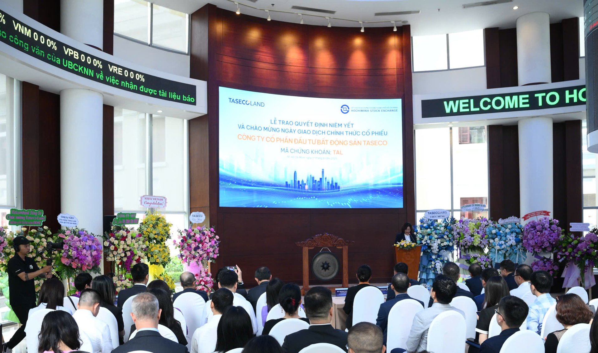 Toàn cảnh phiên chào sàn của cổ phiếu nhà Taseco Land - Ảnh 2 Toàn cảnh phiên chào sàn của cổ phiếu nhà Taseco Land - Ảnh 2