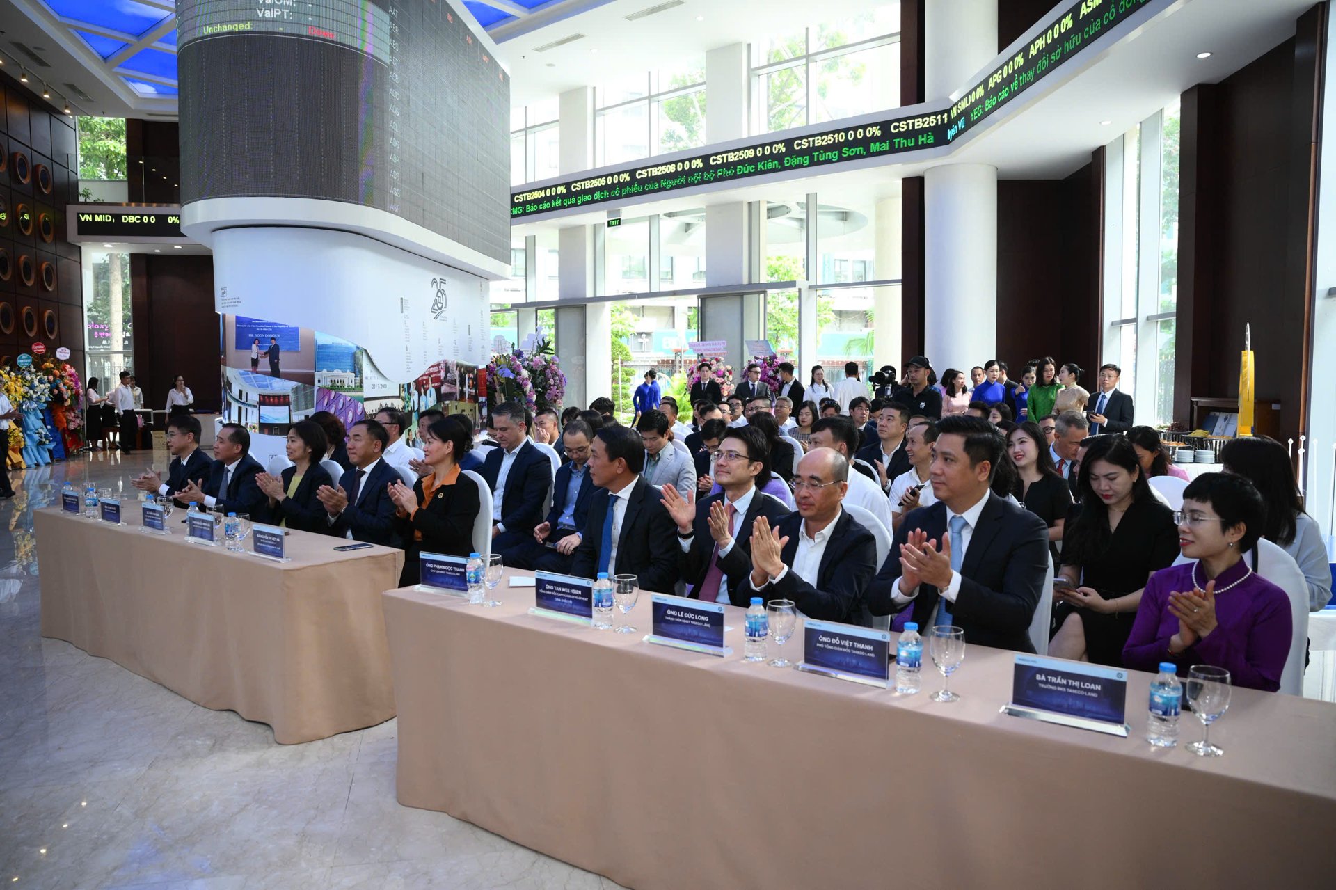 Toàn cảnh phiên chào sàn của cổ phiếu nhà Taseco Land - Ảnh 5 Toàn cảnh phiên chào sàn của cổ phiếu nhà Taseco Land - Ảnh 5