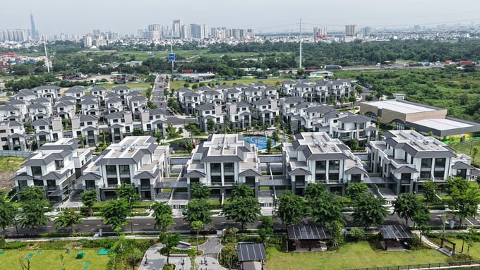 Nhà liền thổ TP.HCM hụt nguồn cung dưới 10 tỷ, nhà đầu tư e dè xuống tiền - Ảnh 1 Nhà liền thổ TP.HCM hụt nguồn cung dưới 10 tỷ, nhà đầu tư e dè xuống tiền - Ảnh 1