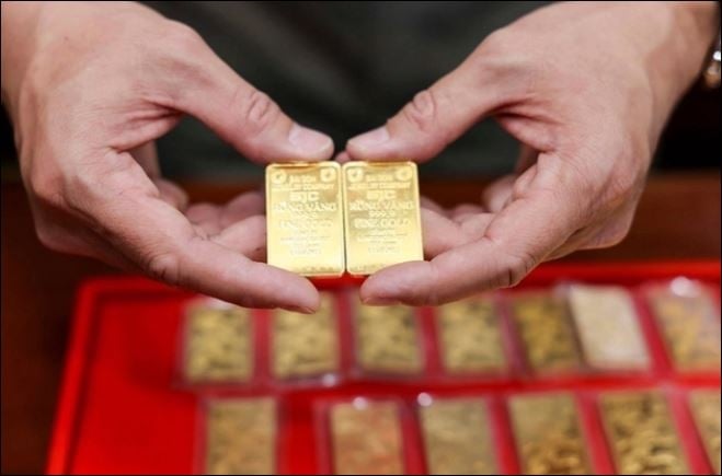 Giá vàng SJC bất ngờ tăng hơn 2 triệu đồng mỗi lượng sau 1 đêm - Ảnh 1 Giá vàng SJC bất ngờ tăng hơn 2 triệu đồng mỗi lượng sau 1 đêm - Ảnh 1
