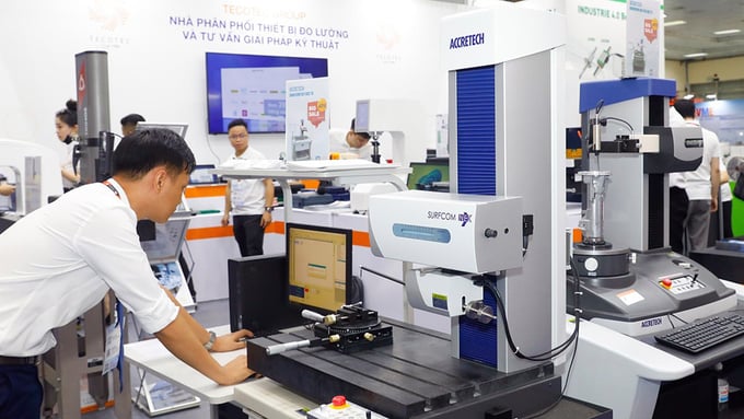 Khai mạc chuỗi triển lãm về công nghiệp chế tạo và công nghiệp hỗ trợ - Ảnh 1 Khai mạc chuỗi triển lãm về công nghiệp chế tạo và công nghiệp hỗ trợ - Ảnh 1