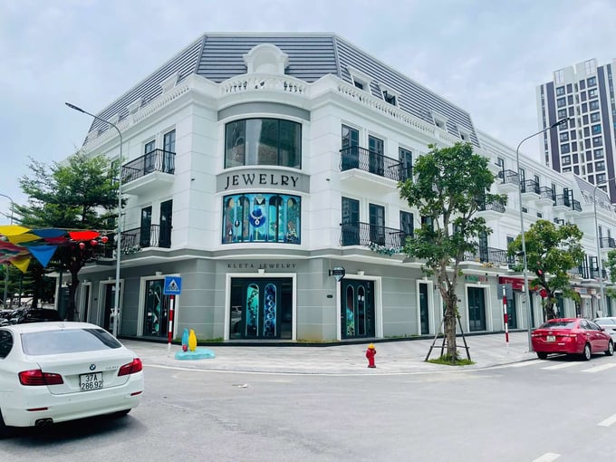 Shophouse đã vận hành thực tế dễ dàng khai thác kinh doanh ngay, đón đầu dòng tiền trong giai đoạn phục hồi thị trường. Shophouse đã vận hành thực tế dễ dàng khai thác kinh doanh ngay, đón đầu dòng tiền trong giai đoạn phục hồi thị trường.