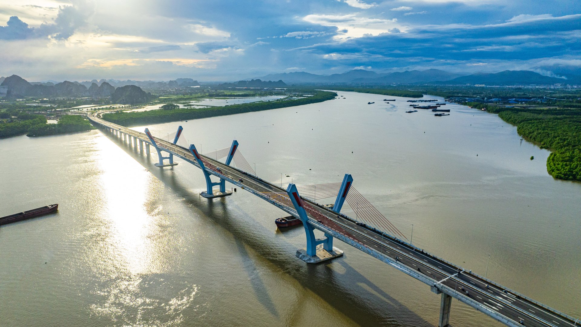 Sự trỗi dậy của tầng lớp tinh hoa địa phương và xu hướng dịch chuyển dòng tiền đang tạo thêm một lực cầu vững chắc cho bất động sản Hải Phòng. Sự trỗi dậy của tầng lớp tinh hoa địa phương và xu hướng dịch chuyển dòng tiền đang tạo thêm một lực cầu vững chắc cho bất động sản Hải Phòng.