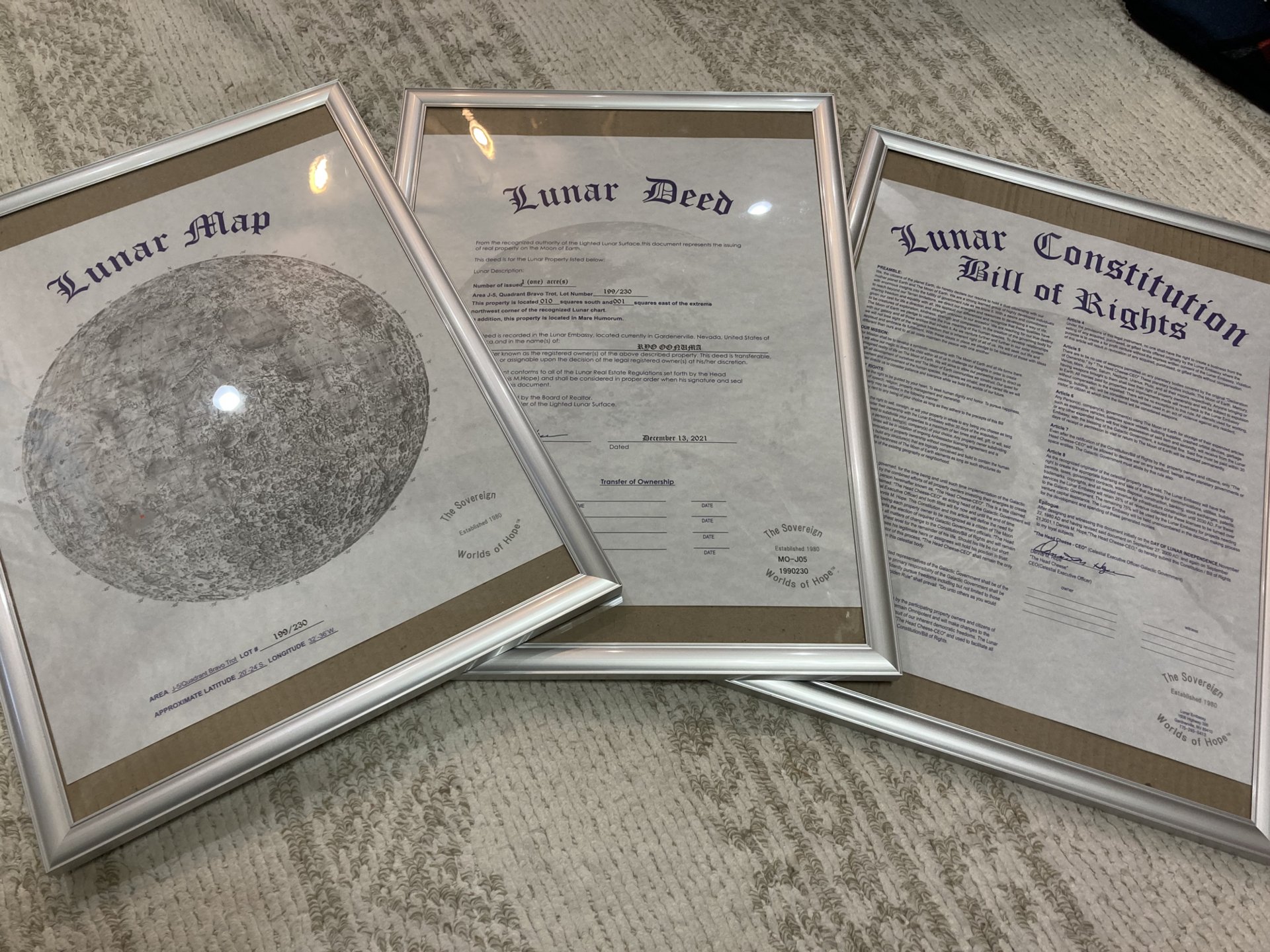 Các chuyên gia hàng đầu về luật không gian như giáo sư Joanne Gabrynowicz (Mỹ) và Frans von der Dunk (Hà Lan) đã nhiều lần nhấn mạnh rằng: không tồn tại cơ chế quốc tế nào ghi nhận quyền sở hữu ngoài Trái Đất, cũng như không có tổ chức nào có thẩm quyền phân xử các tranh chấp liên quan. Các chuyên gia hàng đầu về luật không gian như giáo sư Joanne Gabrynowicz (Mỹ) và Frans von der Dunk (Hà Lan) đã nhiều lần nhấn mạnh rằng: không tồn tại cơ chế quốc tế nào ghi nhận quyền sở hữu ngoài Trái Đất, cũng như không có tổ chức nào có thẩm quyền phân xử các tranh chấp liên quan.