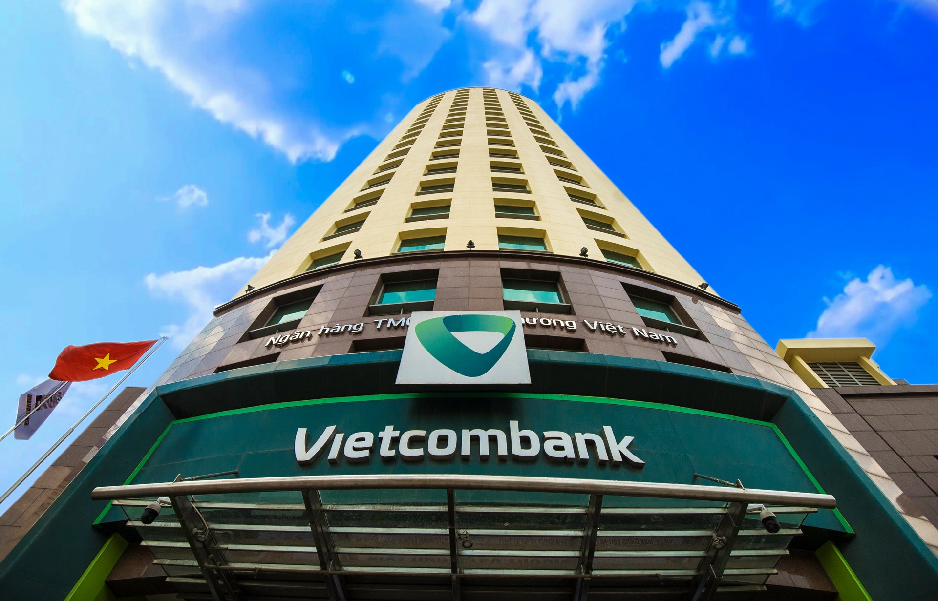 Làn sóng IPO của doanh nghiệp nhà nước với những cái tên như Bảo Việt, Đạm Phú Mỹ, Vietcombank,… được xem là những chất xúc tác chính đưa VN-Index lên đỉnh. Làn sóng IPO của doanh nghiệp nhà nước với những cái tên như Bảo Việt, Đạm Phú Mỹ, Vietcombank,… được xem là những chất xúc tác chính đưa VN-Index lên đỉnh. 
