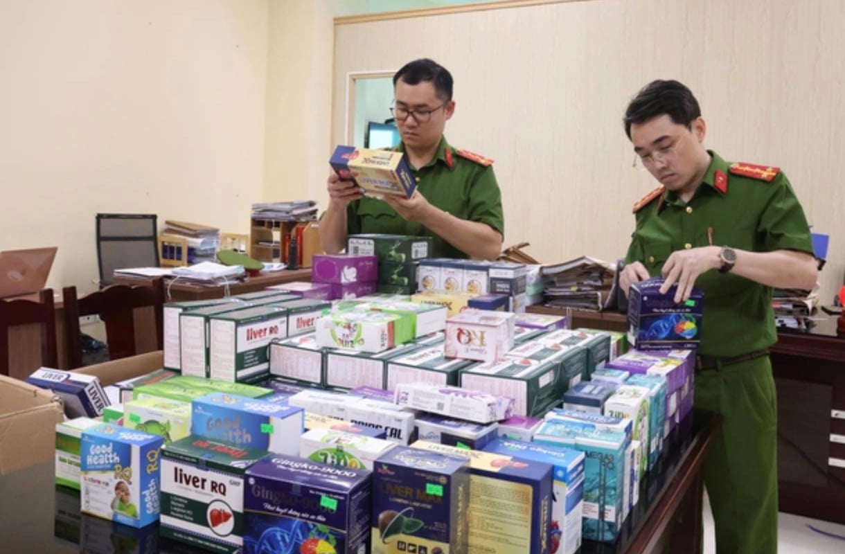 Một số sản phẩm thực phẩm chức năng do Công ty cổ phần dược phẩm Santex sản xuất - Ảnh: Công an tỉnh Phú Thọ Một số sản phẩm thực phẩm chức năng do Công ty cổ phần dược phẩm Santex sản xuất - Ảnh: Công an tỉnh Phú Thọ 