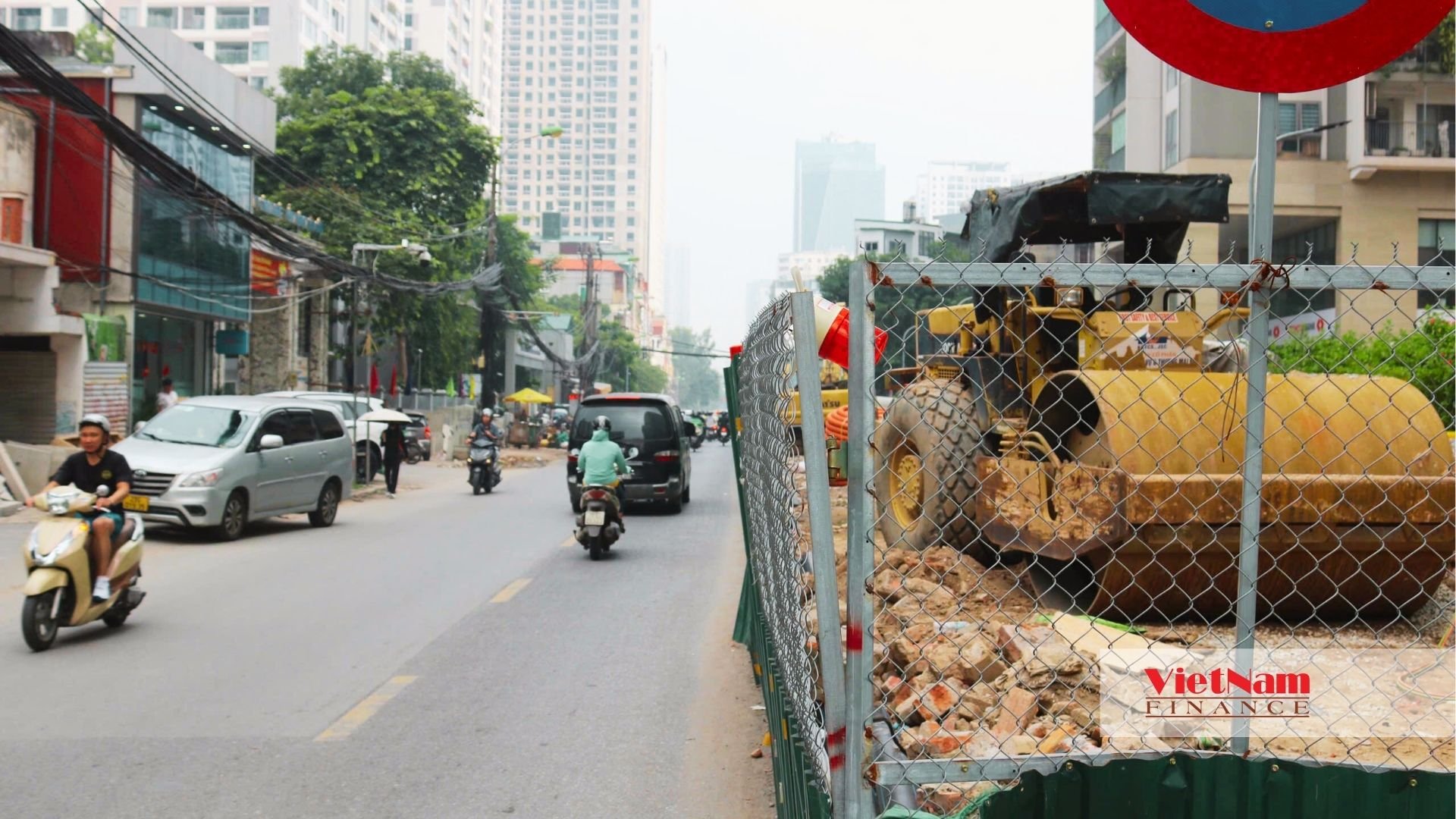 Hà Nội: Đường Nguyễn Tuân mở rộng chưa xong, nhà 'tý hon' đã lên tầng - Ảnh 4 Hà Nội: Đường Nguyễn Tuân mở rộng chưa xong, nhà 'tý hon' đã lên tầng - Ảnh 4