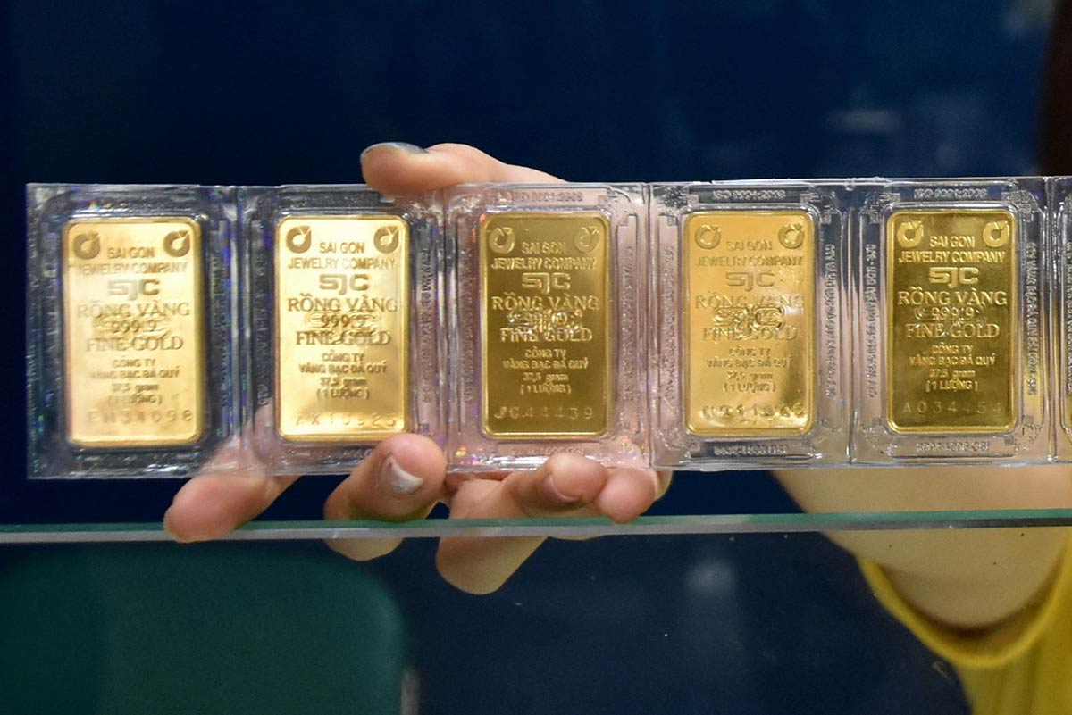 Rạng sáng 15/8, giá vàng thế giới giảm mạnh, dao động quanh ngưỡng 3.330 USD/ounce. Rạng sáng 15/8, giá vàng thế giới giảm mạnh, dao động quanh ngưỡng 3.330 USD/ounce.