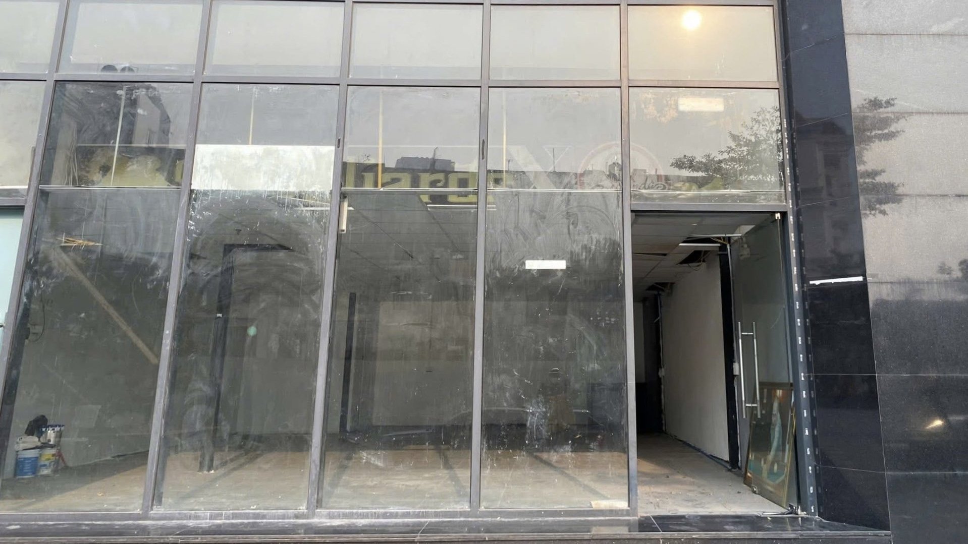 Shophouse chân đế chung cư: Vì sao nhiều nơi bỏ trống? - Ảnh 1 Shophouse chân đế chung cư: Vì sao nhiều nơi bỏ trống? - Ảnh 1