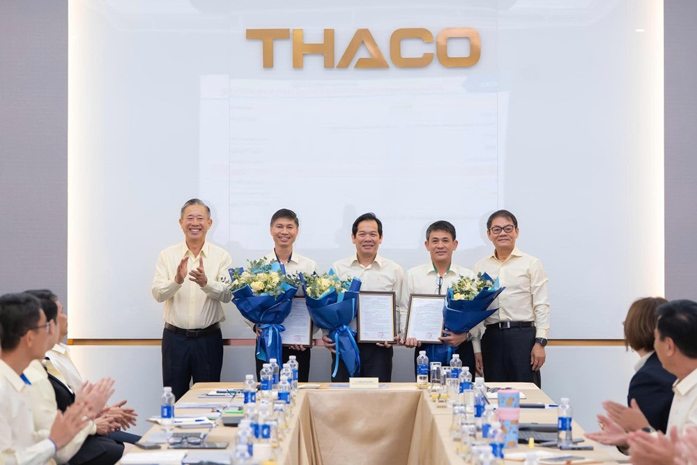 THACO bổ nhiệm loạt lãnh đạo, 2 gương mặt kỳ cựu rời ghế nóng sau hơn 20 năm - Ảnh 1 THACO bổ nhiệm loạt lãnh đạo, 2 gương mặt kỳ cựu rời ghế nóng sau hơn 20 năm - Ảnh 1