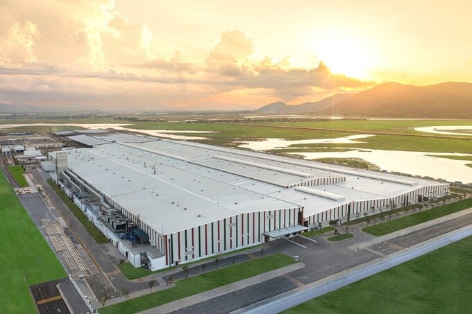 Khu công nghiệp Vinhomes Vũng Áng do một công ty con của Tập đoàn Vingroup làm chủ đầu tư. Khu công nghiệp Vinhomes Vũng Áng do một công ty con của Tập đoàn Vingroup làm chủ đầu tư.