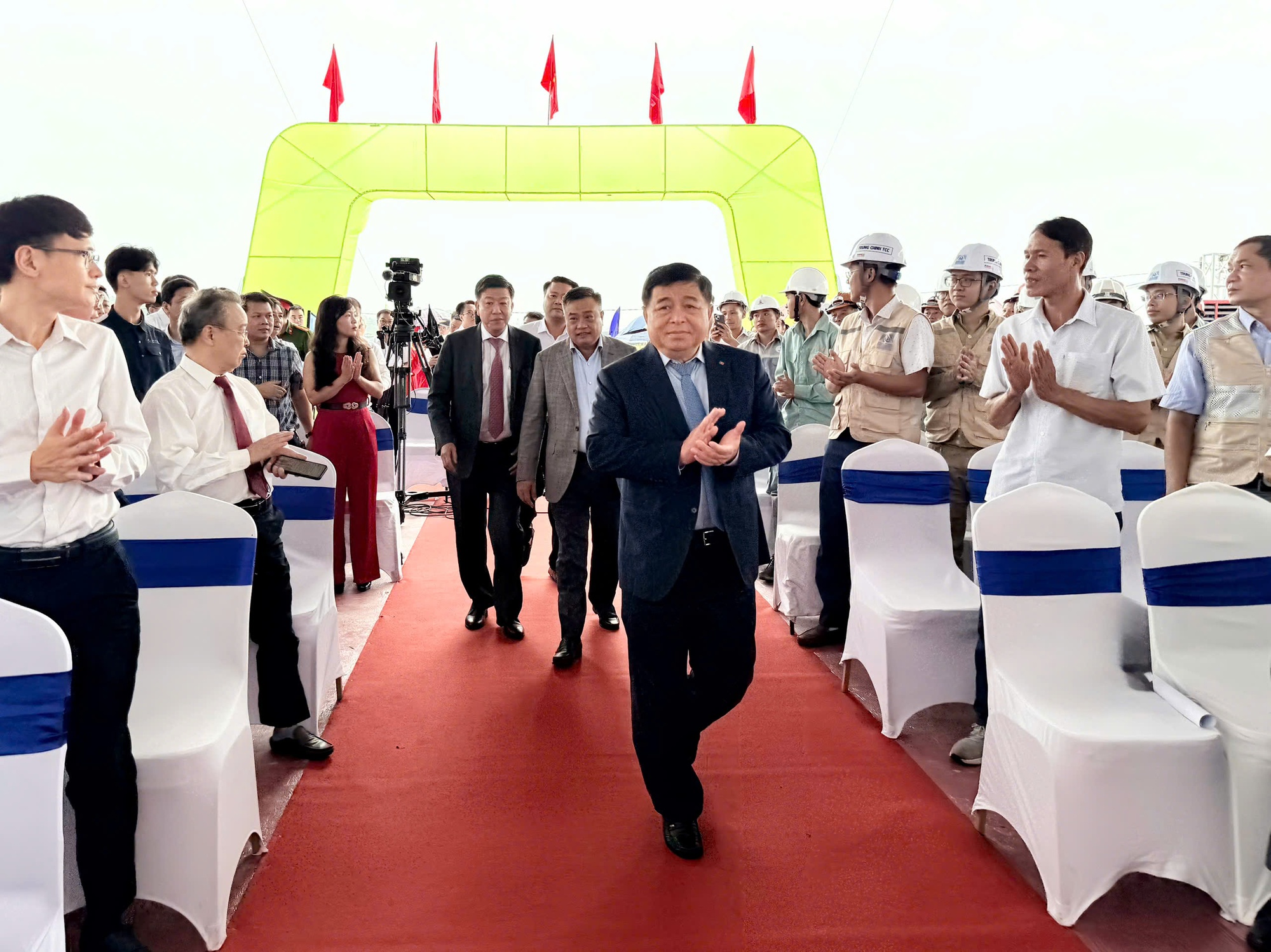 TỔNG THUẬT: Lễ khởi công, khánh thành 250 công trình tiêu biểu trên cả nước chào mừng Cách mạng tháng Tám và Quốc khánh 2/9 - Ảnh 22 TỔNG THUẬT: Lễ khởi công, khánh thành 250 công trình tiêu biểu trên cả nước chào mừng Cách mạng tháng Tám và Quốc khánh 2/9 - Ảnh 22