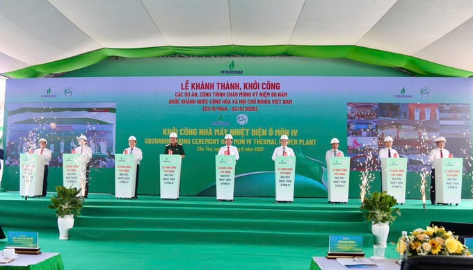 Phó thủ tướng Mai Văn Chính cắt băng khánh thành, phát điện Tổ máy số 1, Dự án Nhà máy Thủy điện Hòa Bình mở rộng. (Ảnh: VGP) Phó thủ tướng Mai Văn Chính cắt băng khánh thành, phát điện Tổ máy số 1, Dự án Nhà máy Thủy điện Hòa Bình mở rộng. (Ảnh: VGP) 