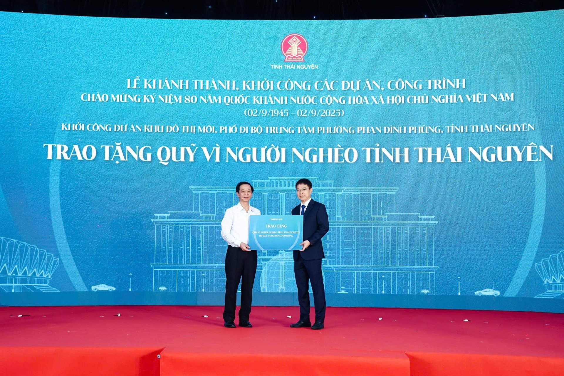 Cũng trong dịp này, Taseco Land đã trao 1 tỷ đồng cho Quỹ Vì người nghèo của tỉnh. Cũng trong dịp này, Taseco Land đã trao 1 tỷ đồng cho Quỹ Vì người nghèo của tỉnh.