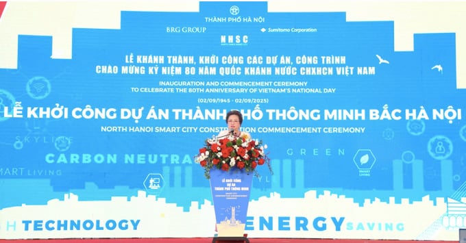 Madame Nguyễn Thị Nga, Chủ tịch Tập đoàn BRG, Phó Chủ tịch kiêm Tổng Giám đốc Công ty Thành phố Thông minh Bắc Hà Nội phát biểu tại sự kiện. Madame Nguyễn Thị Nga, Chủ tịch Tập đoàn BRG, Phó Chủ tịch kiêm Tổng Giám đốc Công ty Thành phố Thông minh Bắc Hà Nội phát biểu tại sự kiện.
