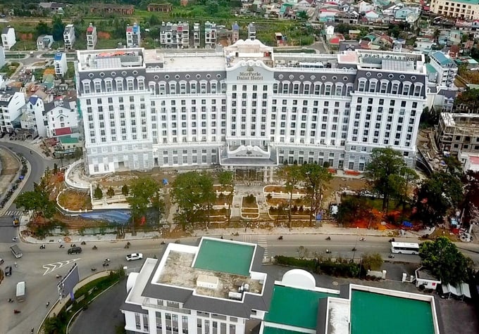 Chủ đầu tư dự án khách sạn Merperle Đà Lạt bị phong tỏa tài khoản Chủ đầu tư dự án khách sạn Merperle Đà Lạt bị phong tỏa tài khoản 