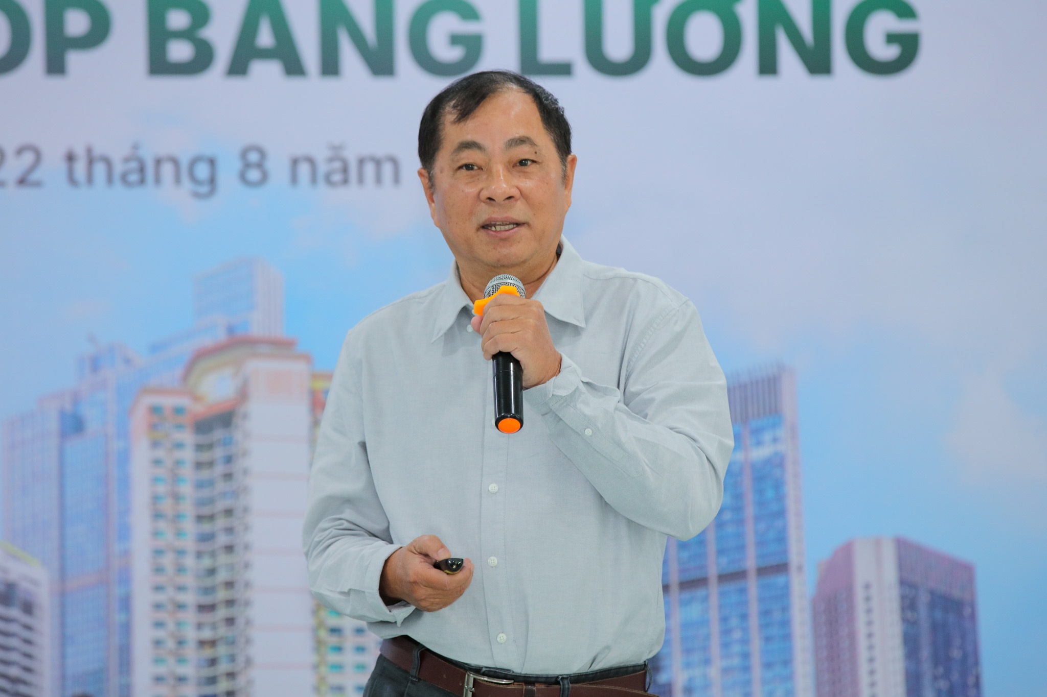 Chuyên gia kinh tế Đinh Thế Hiển phát biểu tại tọa đàm. Ảnh: BTC. Chuyên gia kinh tế Đinh Thế Hiển phát biểu tại tọa đàm. Ảnh: BTC. 